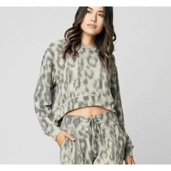 Blank NYC Tops - Blank NYC Gray Leopard Fleece Medium Top Sweatshirt Lounge Animal Print NEW. 280